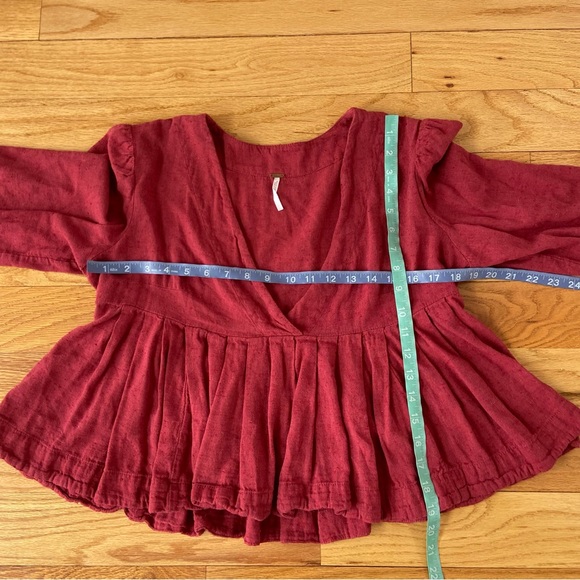 Free People Red Clay Henley crop ruffle deep V half sleeve top shirt medium - Picture 5 of 11